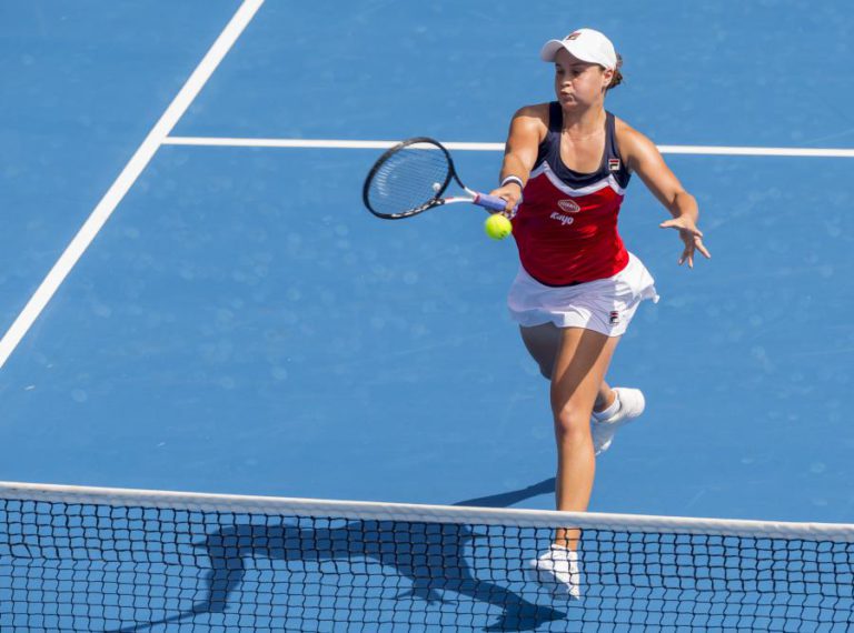 TENISTA SIMONA HALEP REGRESSA À COMPETIÇÃO COM DERROTA NO TORNEIO DE SYDNEY