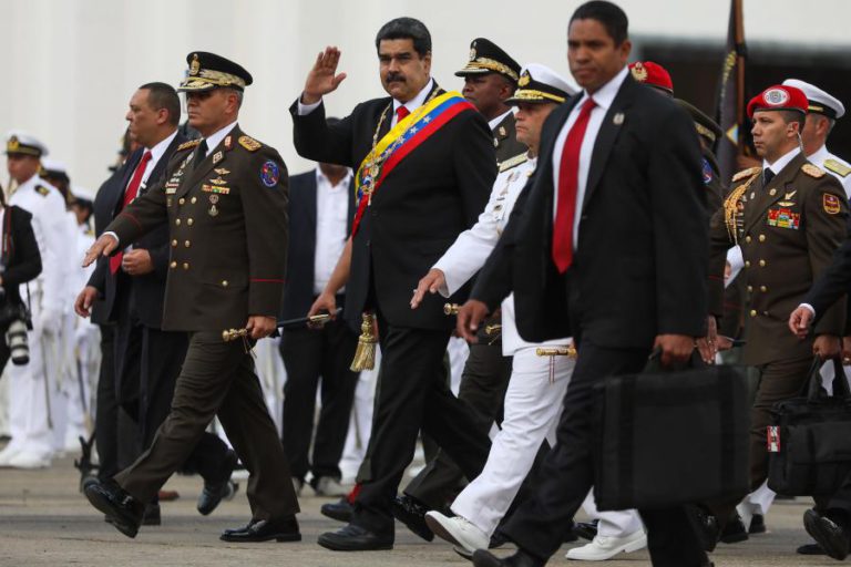 PARLAMENTO VENEZUELANO DECLARA “USURPAÇÃO” PRESIDENCIAL