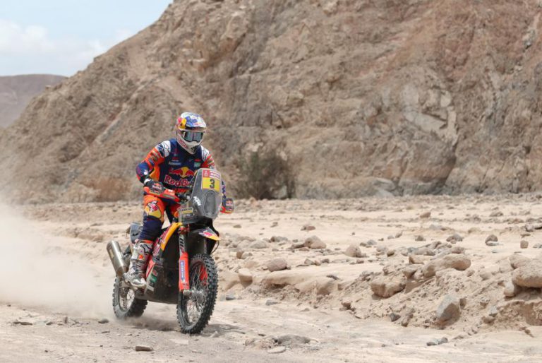 DAKAR2019: TOBY PRICE RESISTE AO ATAQUE DE PABLO QUINTANILLA E SEGURA LIDERANÇA NAS MOTAS