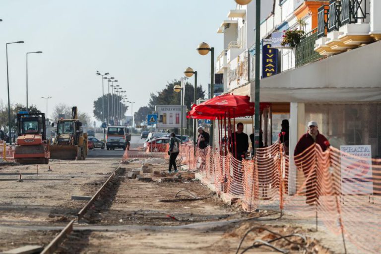 COMERCIANTES QUEIXAM-SE DE PREJUÍZOS DEVIDO A OBRAS NA FRENTE RIBEIRINHA DE OLHÃO