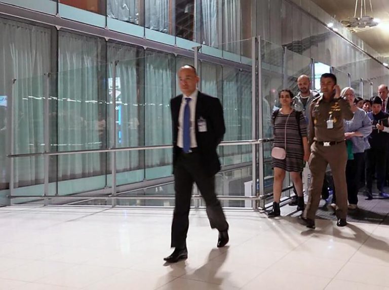 JOVEM SAUDITA QUE FUGIU DA FAMÍLIA CHEGOU AO CANADÁ