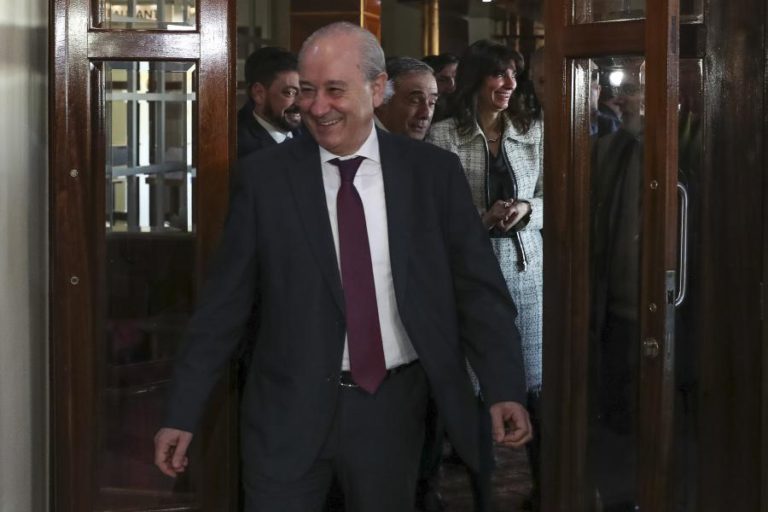 RUI RIO PROMETE REAGIR “A SEU TEMPO” A DESAFIO DE MONTENEGRO