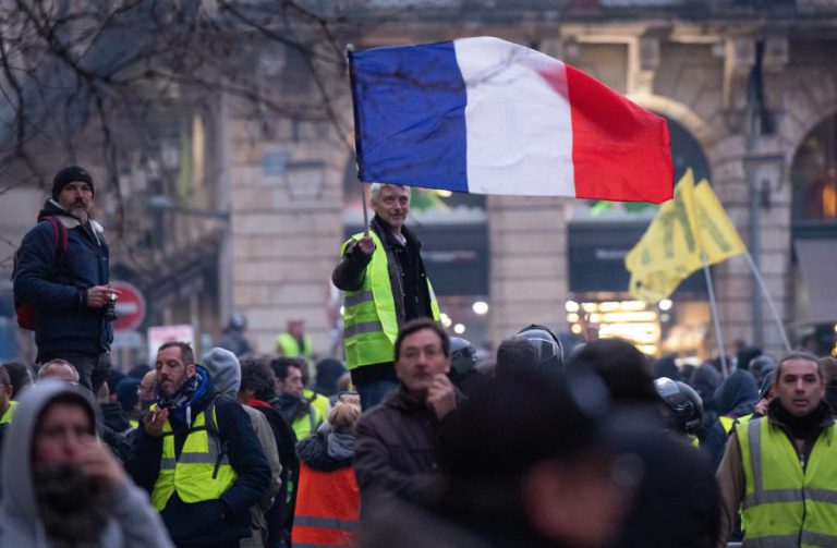 CRISE É “OPORTUNIDADE” PARA “REAGIR COM MAIS FORÇA E PROFUNDIDADE” DEFENDE MACRON