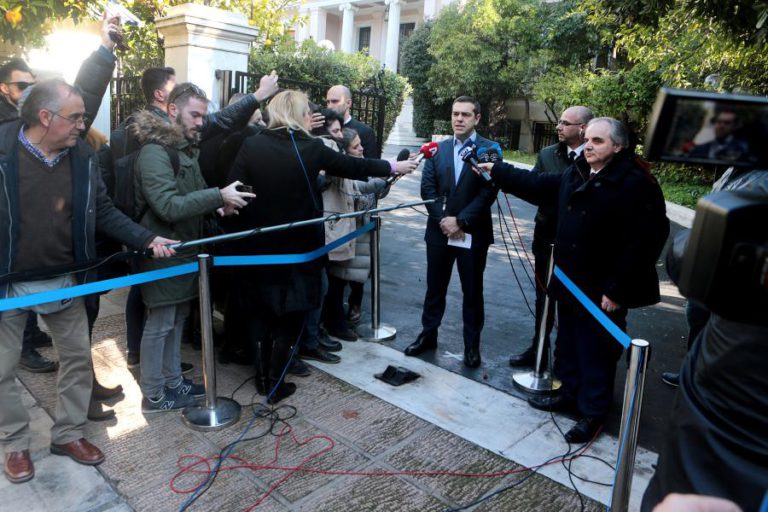 TSIPRAS EXIGE VOTO DE CONFIANÇA “IMEDIATO” NO SEU GOVERNO APÓS DEMISSÃO DE MINISTRO