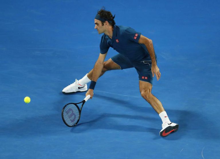 ROGER FEDERER BATEU ISTOMIN E SEGUE PARA A SEGUNDA RONDA DO OPEN DA AUSTRÁLIA