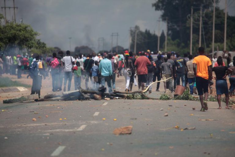 PELO MENOS 12 MORTOS NA REPRESSÃO DOS PROTESTOS NO ZIMBABUÉ – ONG