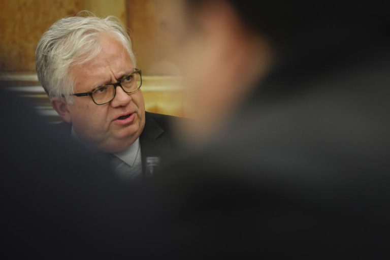 MINISTRO DA ADMINISTRAÇÃO INTERNA DIZ TER “TODA A CONFIANÇA” NA POLÍCIA PORTUGUESA