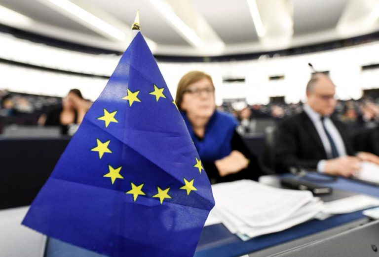 PARLAMENTO EUROPEU QUER “RESPOSTA FIRME” À PROPAGANDA HOSTIL DEVIDO ÀS ‘FAKE NEWS’