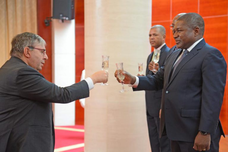 MOÇAMBIQUE RECEBE NOVOS EMBAIXADORES E DESTACA APOSTA NA ECONOMIA