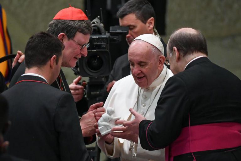 PAPA QUER QUE BISPOS TENHAM BEM CIENTES REGRAS CONTRA ABUSOS SEXUAIS