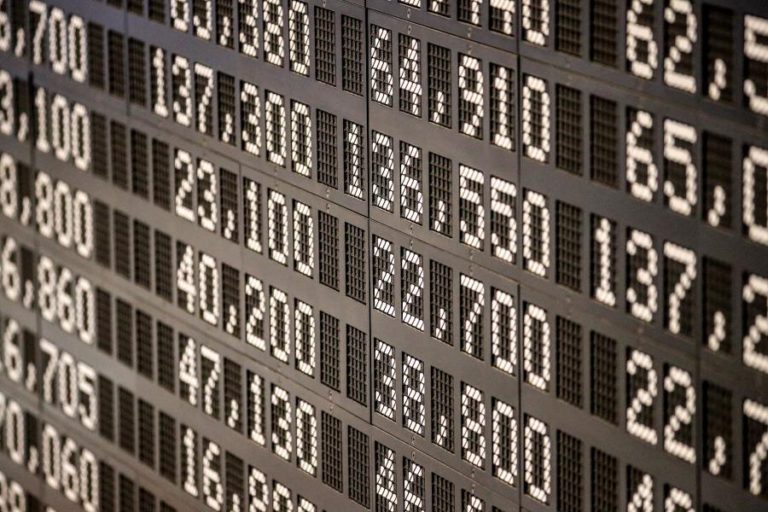 PSI20 CONTRARIA BOLSAS EUROPEIAS E SOBE 0,38%