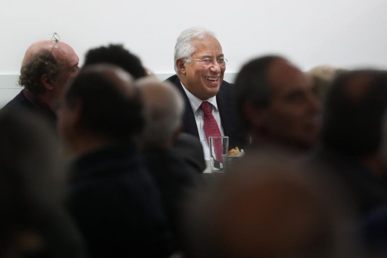 COSTA AVISA QUE PORTUGAL NÃO PODE EXPOR-SE A UMA GRIPE ECONÓMICA QUE EVOLUA PARA PNEUMONIA