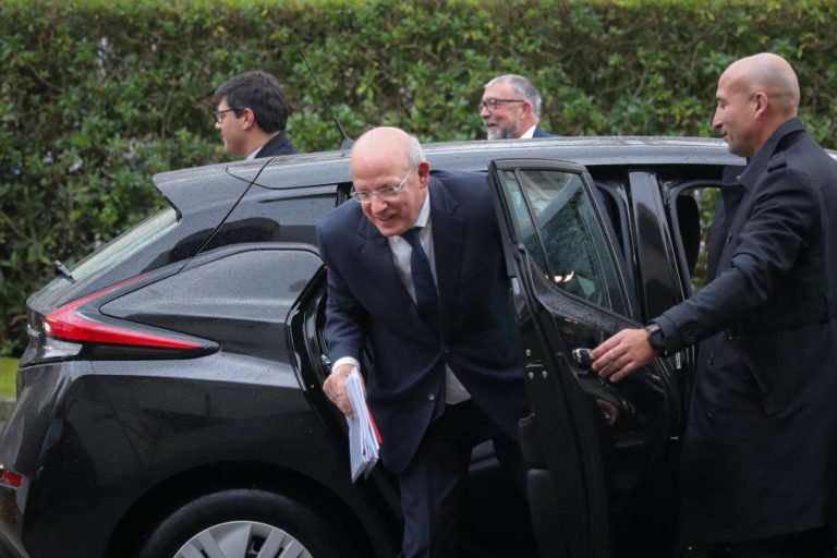 “REINO UNIDO TEM MAIS UM PROBLEMA CONSIGO PRÓPRIO DO QUE COM A UE”