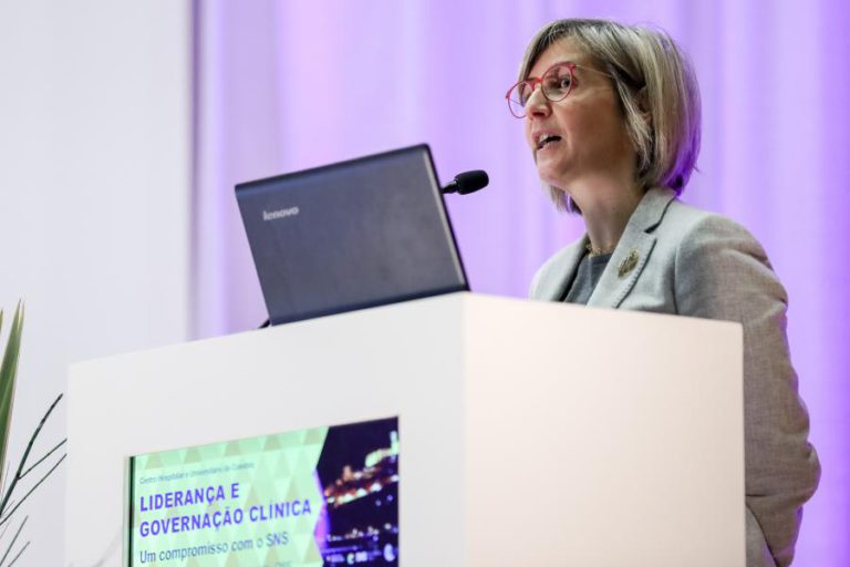 MINISTRA DA SAÚDE DIZ QUE ESTÁ A TRABALHAR PARA RESOLVER PROBLEMAS NAS FARMÁCIAS HOSPITALARES