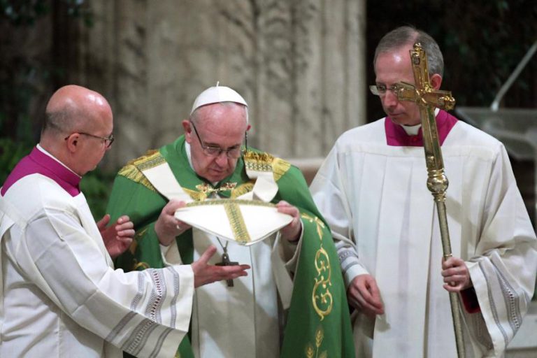 PAPA PEDE ORAÇÕES POR QUEM TEM RESPONSABILIDADE PELAS MORTES NO MEDITERRÂNEO