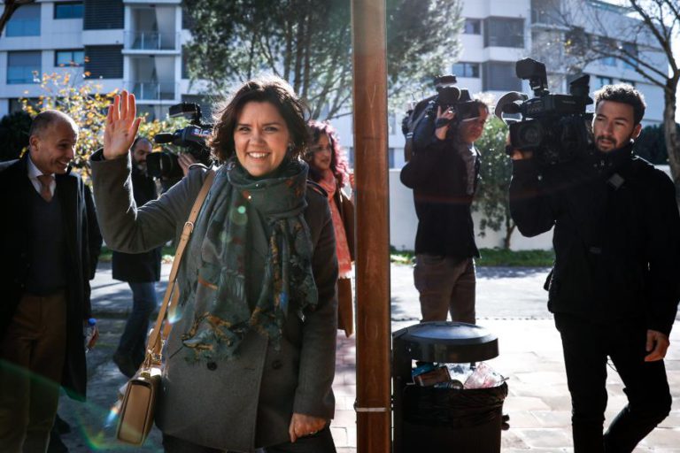 CRISTAS “NÃO MEXE UM MILÍMETRO” NA ESTRATÉGIA DO CDS-PP