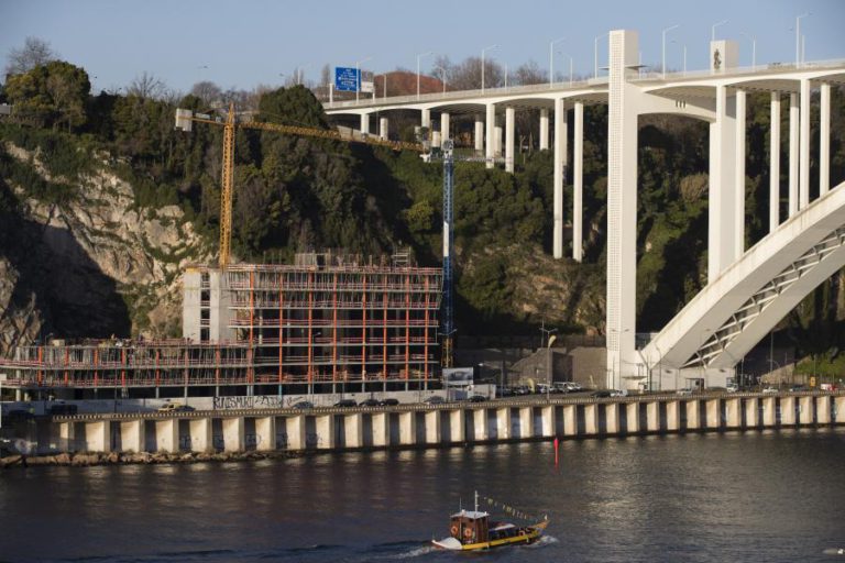 CÂMARA DO PORTO ADMITE RECLAMAR TERRENOS DA ARRÁBIDA SE JURISTA “MUDAR DE OPINIÃO”