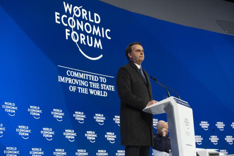 BOLSONARO DIZ QUE IRÁ ALIAR DESENVOLVIMENTO ECONÓMICO E MEIO AMBIENTE NO BRASIL