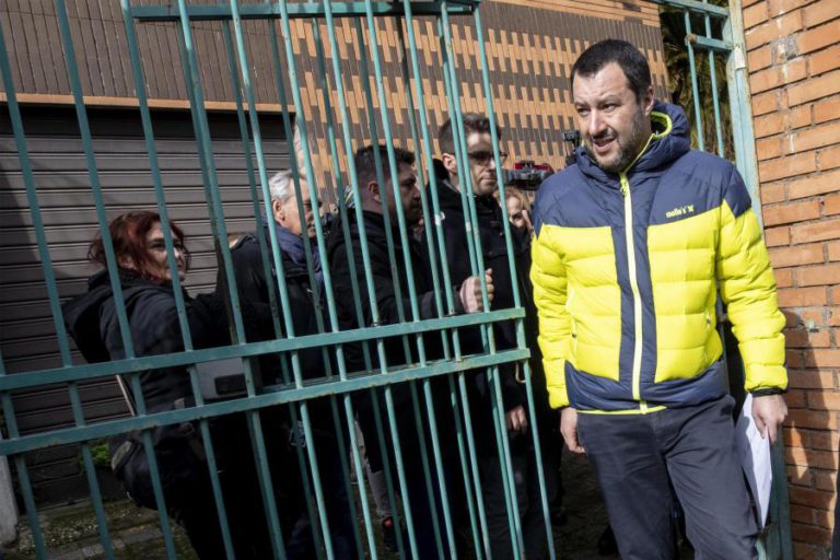 SALVINI PEDE PARA NÃO SER JULGADO POR BLOQUEIO DE DESEMBARQUE DE MIGRANTES
