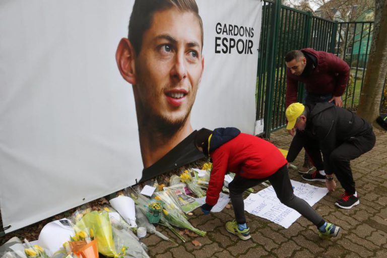 DESTROÇOS EM PRAIA FRANCESA DEVEM PERTENCER AO AVIÃO DE EMILIANO SALA – INVESTIGAÇÃO
