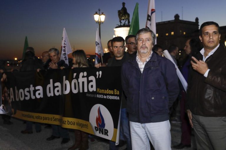 APOIANTES DO PNR MANIFESTARAM-SE EM LISBOA EM SOLIDARIEDADE COM FORÇAS DE SEGURANÇA