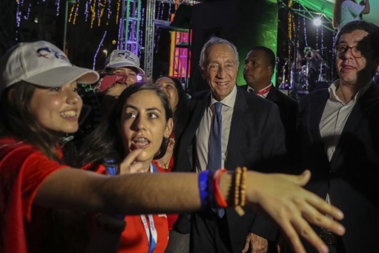 MARCELO SUBIU AO PALCO, TIROU ‘SELFIES’ E FOI RECEBIDO COM VIVAS A PORTUGAL NA CIDADE DO PANAMÁ