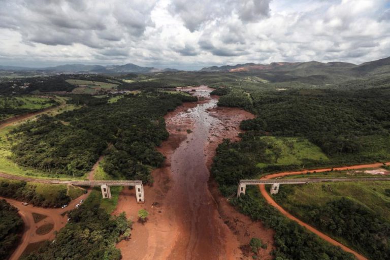 RISCO DE RUTURA DE OUTRA BARRAGEM NO BRASIL INTERROMPE OPERAÇÃO DE BUSCA