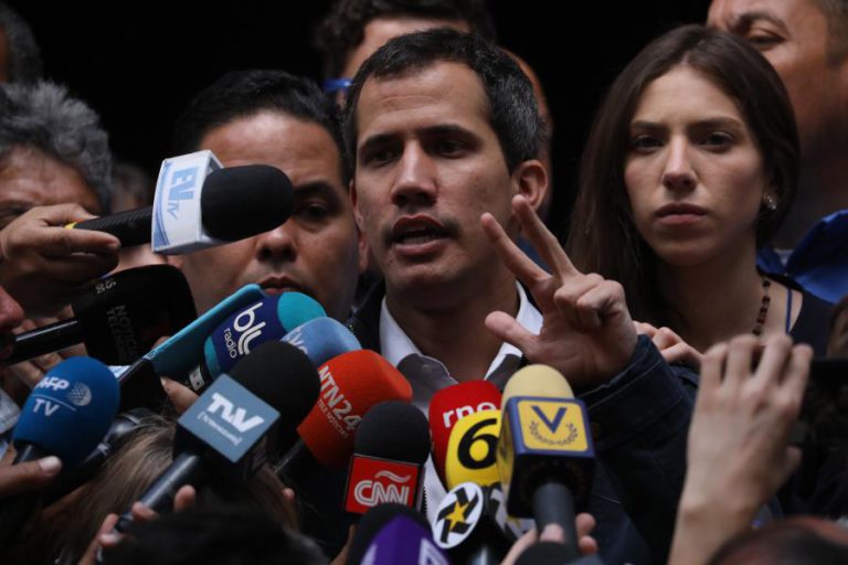 SUPREMO TRIBUNAL DA VENEZUELA PROÍBE JUAN GUAIDÓ DE SAIR DO PAÍS E CONGELOU AS SUAS CONTAS