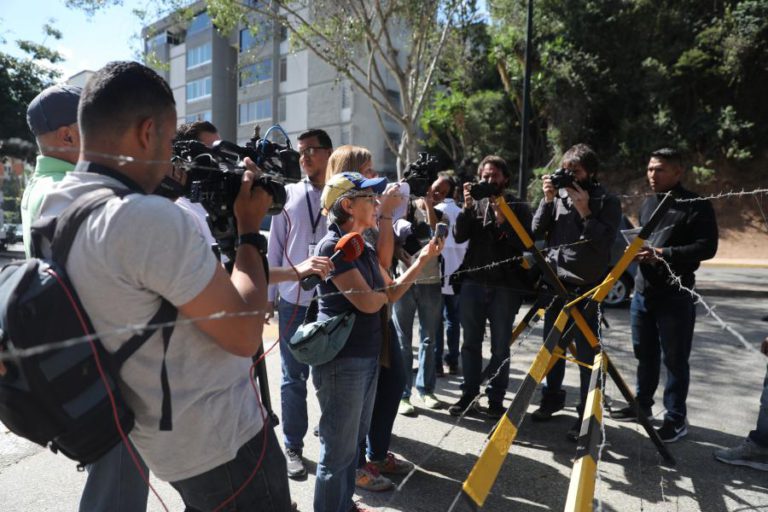 MAIS DE 40 MORTOS E 850 FERIDOS EM PROTESTOS DA SEMANA PASSADA NA VENEZUELA