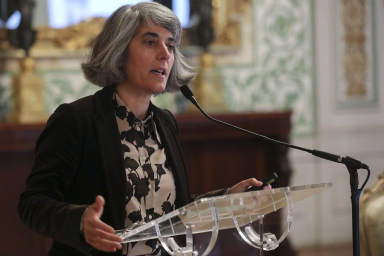 MINISTRA DA CULTURA CRIA EQUIPA PARA TRATAR DO ARQUIVO SONORO NACIONAL