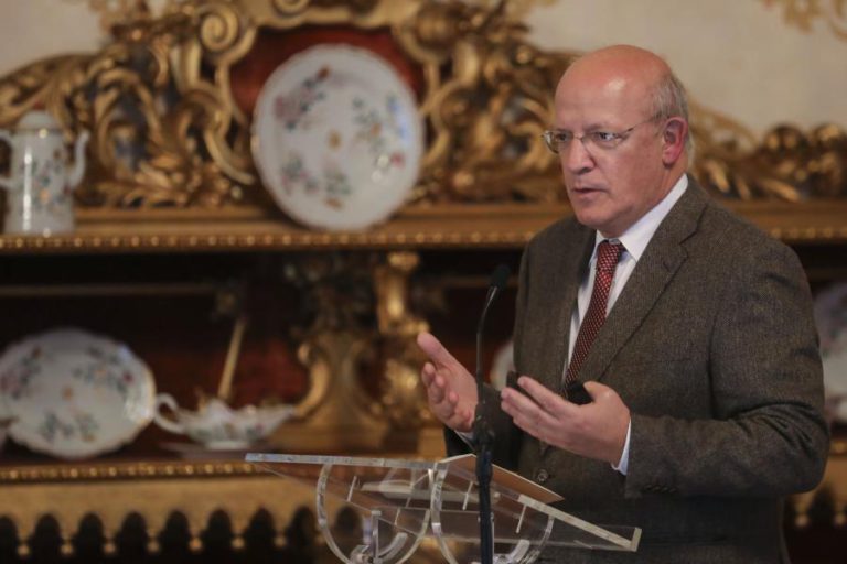 PORTUGUESES NÃO QUEREM SAIR DA VENEZUELA, QUEREM FIM DO IMPASSE POLÍTICO, DIZ MNE