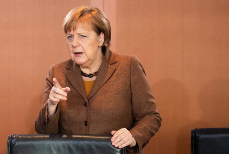 MEDIA EUROPEUS INSTAM MERKEL E MACRON A AGIR PARA ALCANÇAR ACORDO NOS DIREITOS DE AUTOR