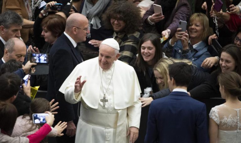 PAPA ESPERA “NOVA PÁGINA” NAS RELAÇÕES ENTRE RELIGIÕES COM VISITA AOS EMIRADOS