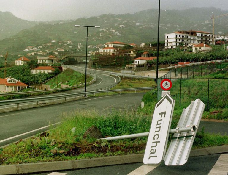 AGITAÇÃO NO MAR E VENTO COM RAJADAS ATÉ 110 KM/HORA SEXTA-FEIRA NO CONTINENTE