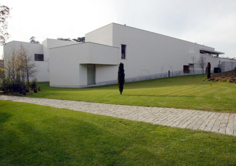 SERRALVES ASSINALA 30 ANOS DA FUNDAÇÃO COM MOSTRAS DE SIZA E DA COLEÇÃO PRÓPRIA