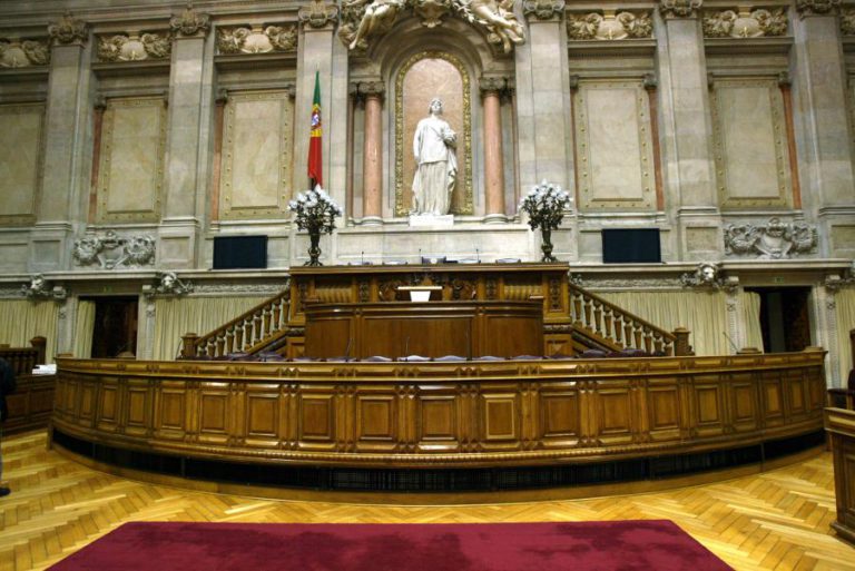 PARTIDOS CONCORDAM COM CARREIRA DE TÉCNICO AUXILIAR DE SAÚDE