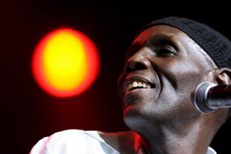 MORREU OLIVER MTUKUDZI “LENDA DO JAZZ” NO ZIMBABUÉ QUE TOCOU EM SINES EM 2018