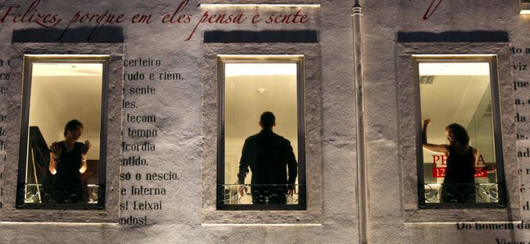 CASA FERNANDO PESSOA FECHA PROVISORIAMENTE PARA OBRAS DE REMODELAÇÃO