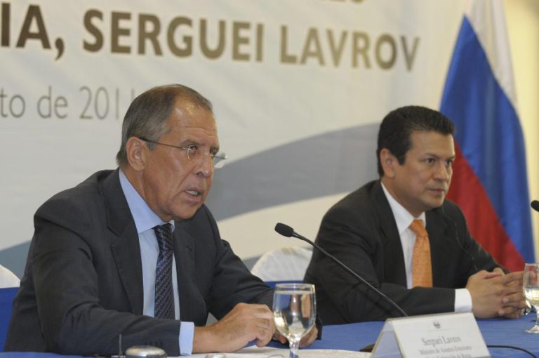 LAVROV ADVERTE POMPEO CONTRA QUALQUER “RECURSO À FORÇA” NA VENEZUELA