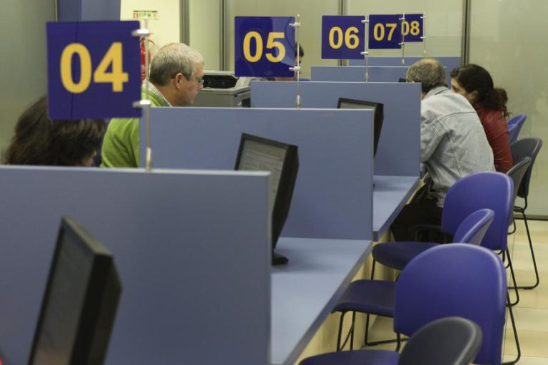 FUNCIONÁRIOS PÚBLICOS QUE PASSAM A GANHAR 635 EUROS PERDEM PONTOS PARA PROGREDIR