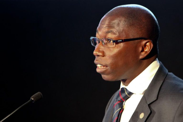 PRESIDENTE DO PAIGC EM CABO VERDE ACUSA PARTIDOS DE COMPROMETEREM ELEIÇÕES NA GUINÉ