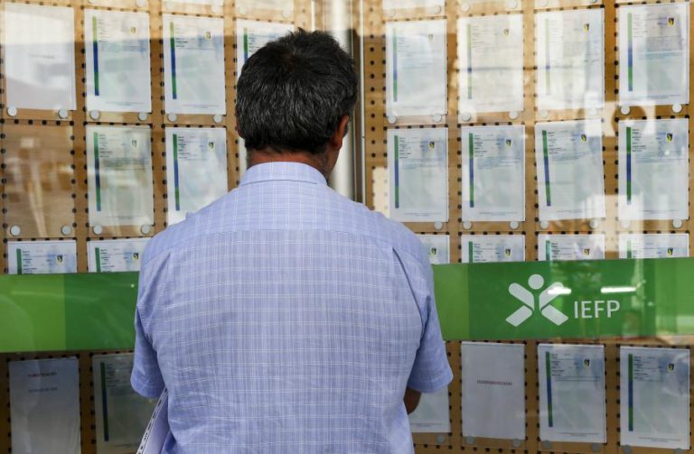 TAXA DE DESEMPREGO DEVERÁ TER FICADO NOS 6,7% NO 4.º TRIMESTRE E RECUADO PARA 7% EM 2018