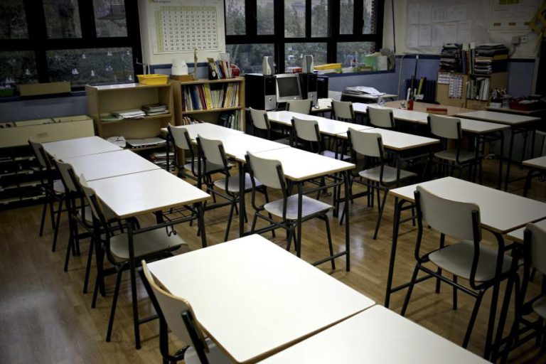 PROFESSORES COM DOENÇAS INCAPACITANTES OBRIGADOS A REGRESSAR À ESCOLA