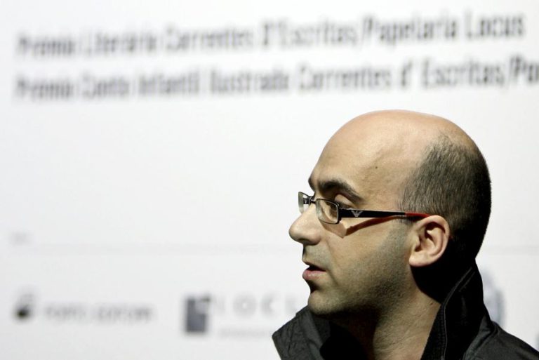 VALTER HUGO MÃE DIRIGE COLEÇÃO DE POESIA QUE CHEGA ÀS LIVRARIAS NA PRÓXIMA SEMANA