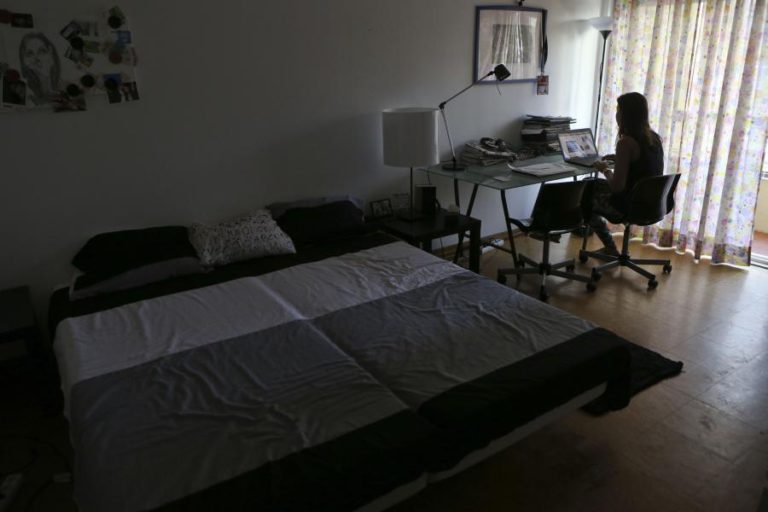 ESTUDANTES PAGARAM EM MÉDIA 377 EUROS MENSAIS EM 2018 POR QUARTO EM LISBOA
