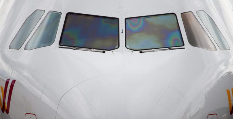 AVIÃO DE CARGA COM TRÊS PESSOAS A BORDO CAIU NOS ESTADOS UNIDOS