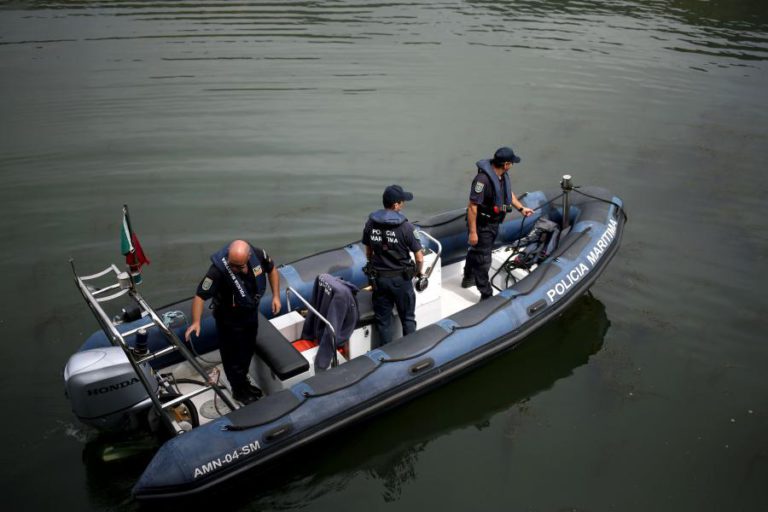 POLÍCIA MARÍTIMA PORTUGUESA RESGATA 20 MIGRANTES NA GRÉCIA