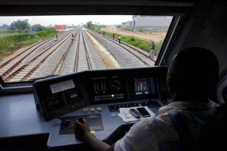 CAMINHO DE FERRO DE LUANDA VAI ATIVAR OITO QUILÓMETROS PARA TRANSPORTE DE COMBUSTÍVEL