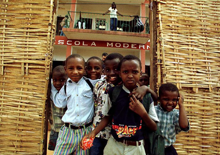 SINDICATOS DOS PROFESSORES DA GUINÉ-BISSAU ENTREGAM PRÉ-AVISO DE GREVE