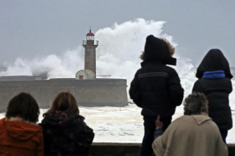 ONZE BARRAS MARÍTIMAS FECHADAS E UMA CONDICIONADA DEVIDO A AGITAÇÃO MARÍTIMA